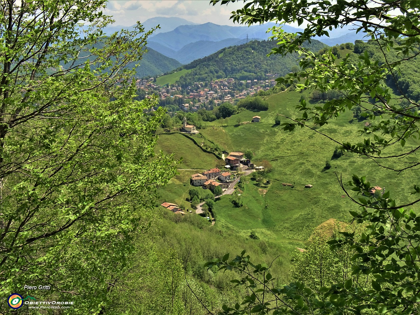 74 Vista sul bel borgo di Salmezza.JPG